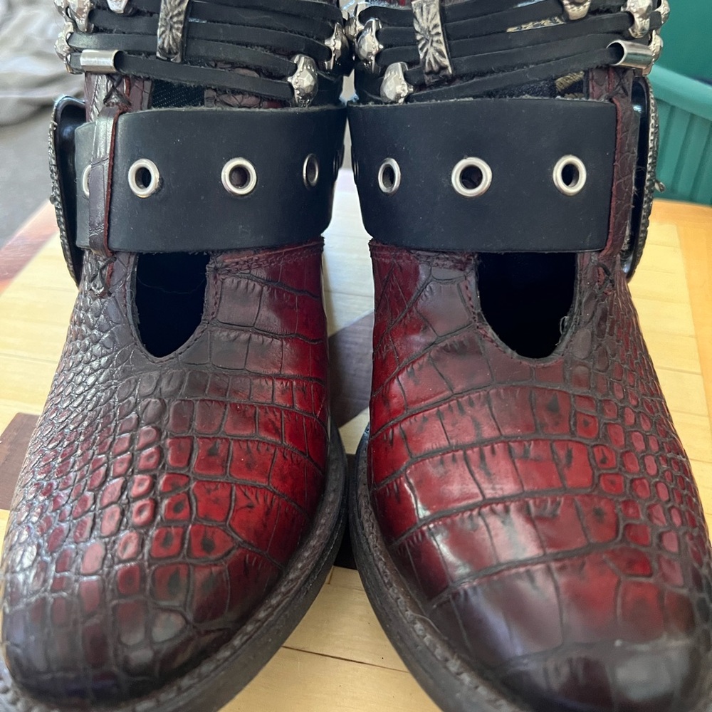 Freebird Saloon boots. Size 9 Burgundy